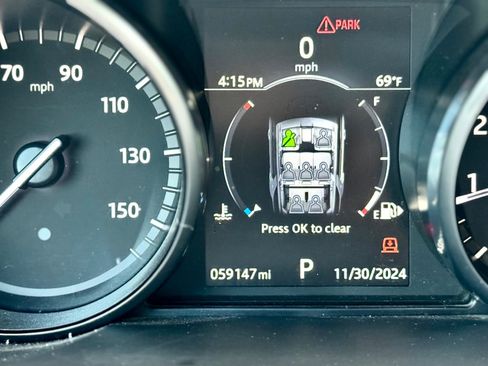 Used 2017 Land Rover Discovery HSE image 17