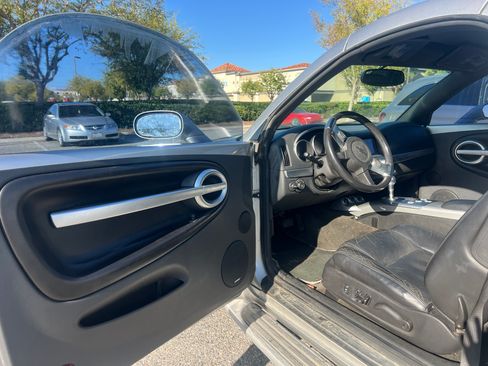 Used 2004 Chevrolet SSR w/ Preferred Equipment Group image 9