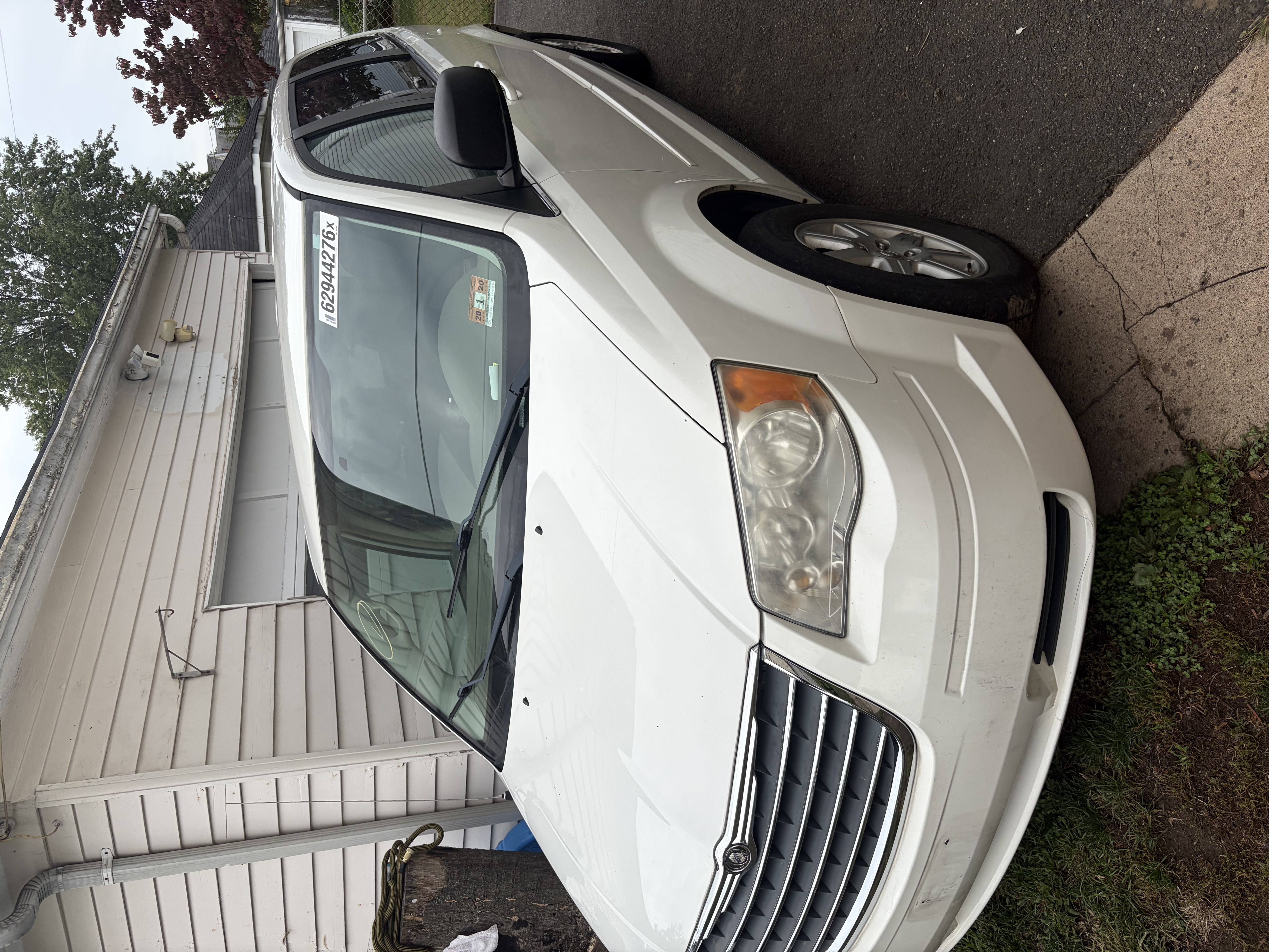 Used 2010 Chrysler Town & Country LX FWD image 1