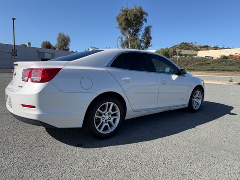 Used 2016 Chevrolet Malibu LT FWD image 2