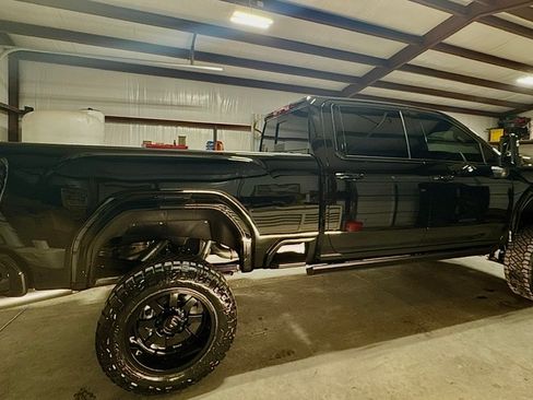 Used 2025 GMC Sierra 2500 AT4 w/ AT4 Premium Plus Package AWD/4WD image 8
