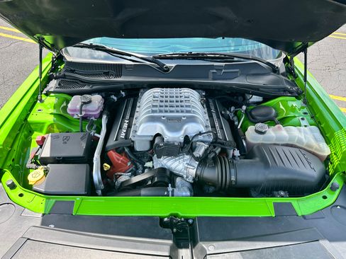 Used 2017 Dodge Challenger SRT Hellcat RWD image 11