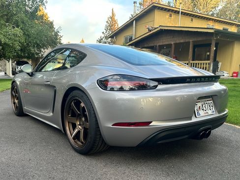Used 2024 Porsche 718 Cayman RWD image 6