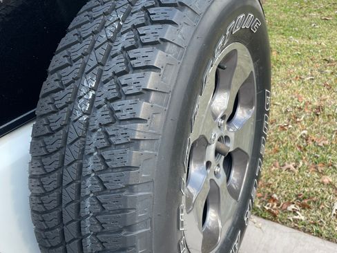 Used 2018 Jeep Wrangler Unlimited Sahara w/ Connectivity Group image 8