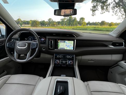 Used 2024 GMC Yukon Denali AWD/4WD image 17
