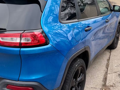 Used 2017 Jeep Cherokee Sport image 11