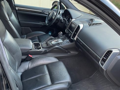 Used 2013 Porsche Cayenne GTS image 6
