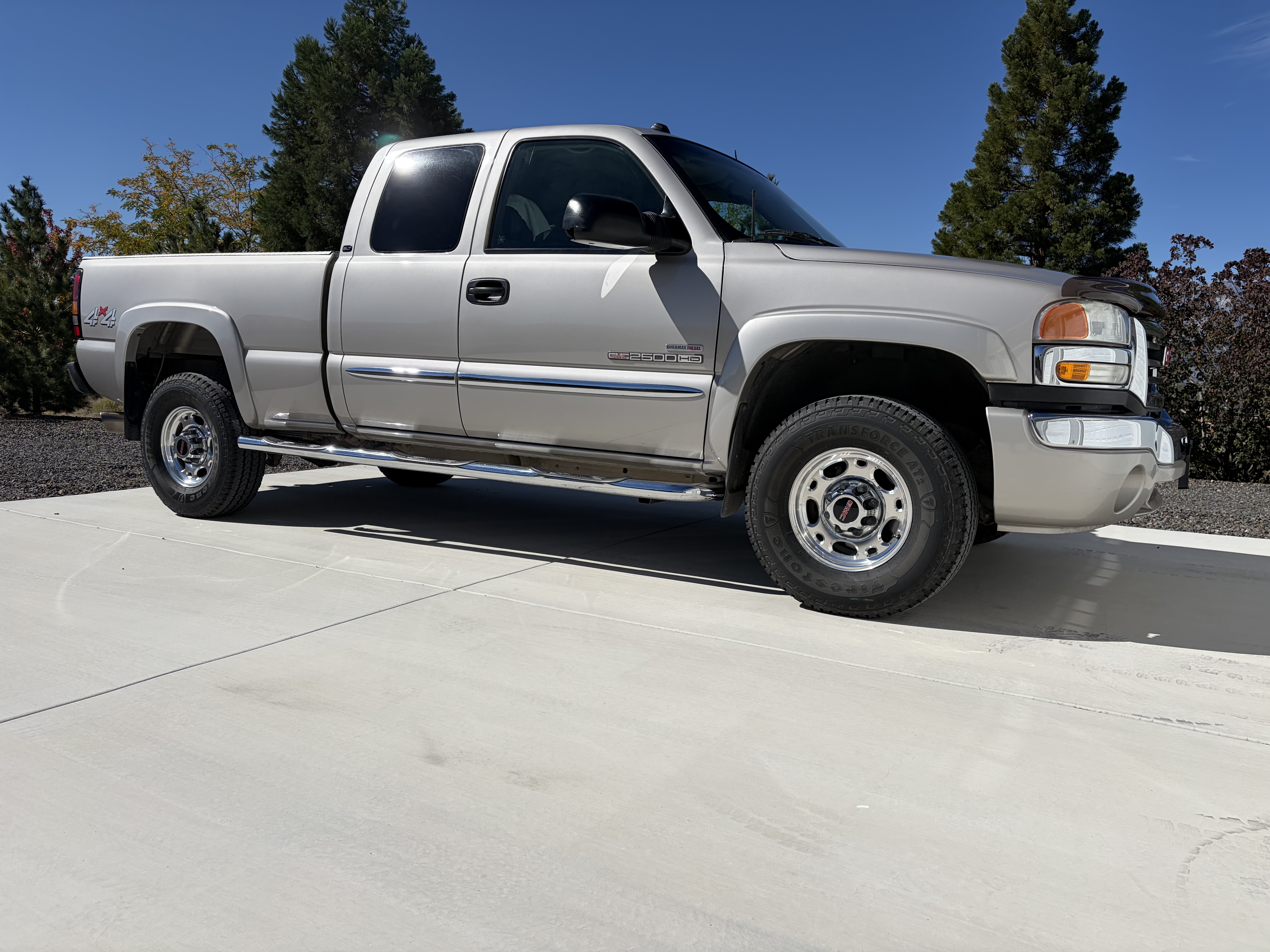 Used 2004 GMC Sierra 2500 SLT w/ Heavy-Duty Power Package AWD/4WD image 1