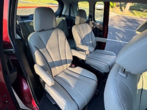 Used 2015 MAZDA MAZDA5 Sport image 9