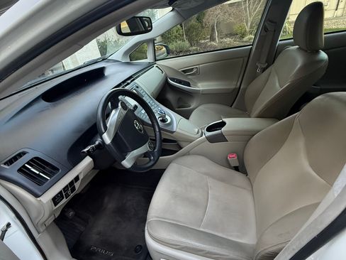 Used 2013 Toyota Prius One image 12