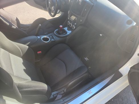 Used 2010 Nissan 370Z Coupe RWD image 13