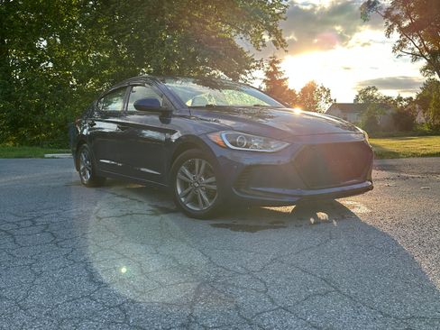 Used 2017 Hyundai Elantra SE FWD image 2