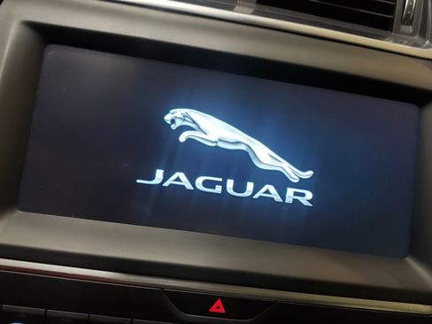 Used 2018 Jaguar E-PACE S image 4