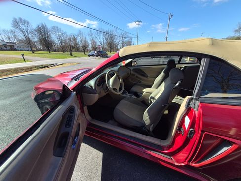 Used 2004 Ford Mustang Deluxe Convertible image 1