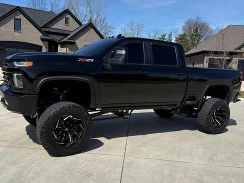 Used 2022 Chevrolet Silverado 2500 LTZ w/ LTZ Plus Package image 2