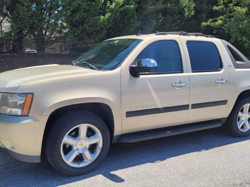 Used 2007 Chevrolet Avalanche LTZ w/ LTZ Preferred Equipment Group image 1
