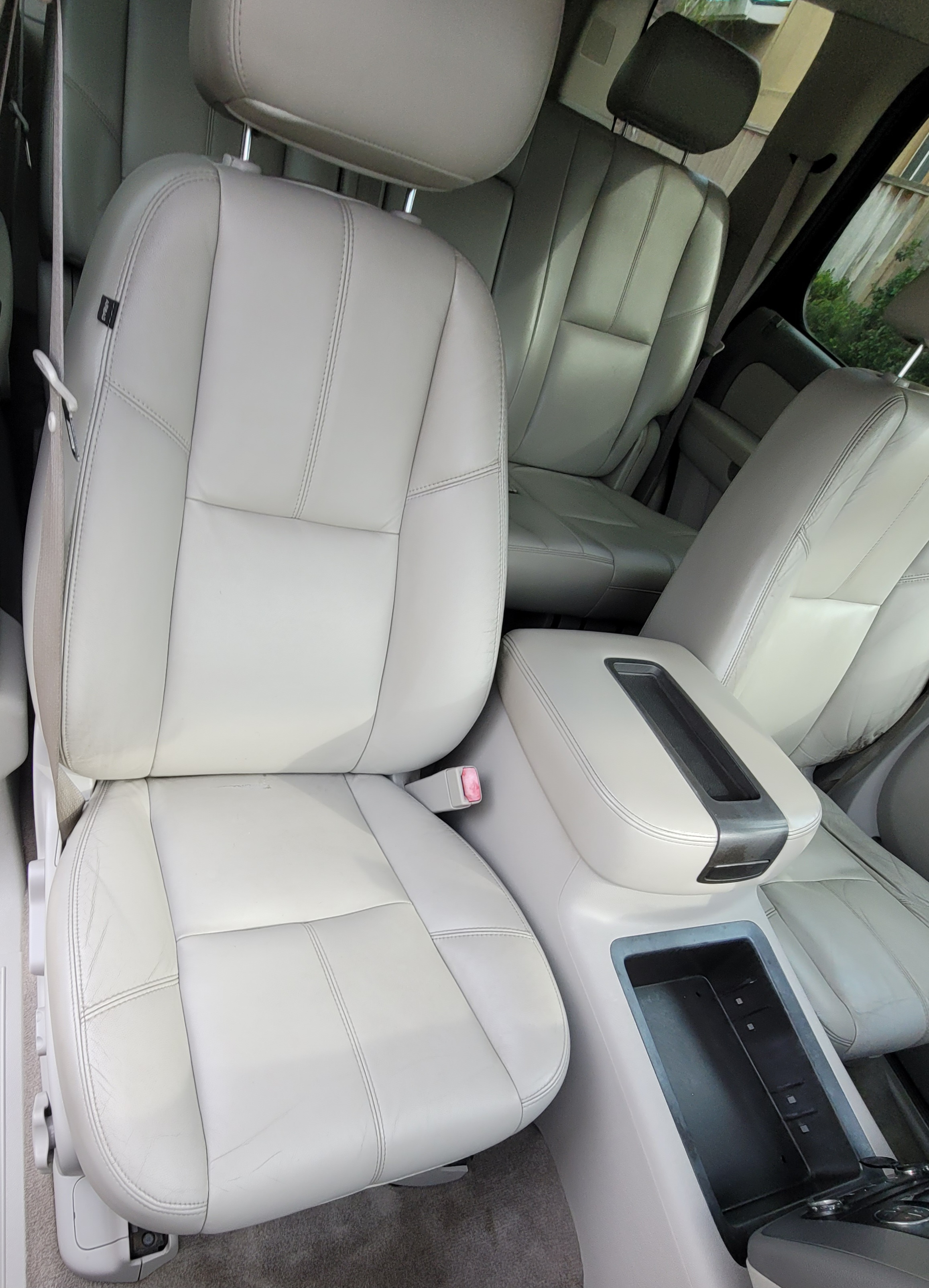 Used 2010 Chevrolet Tahoe LT AWD/4WD image 14