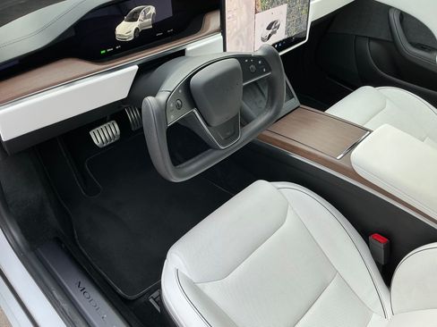 Used 2021 Tesla Model S Plaid image 12