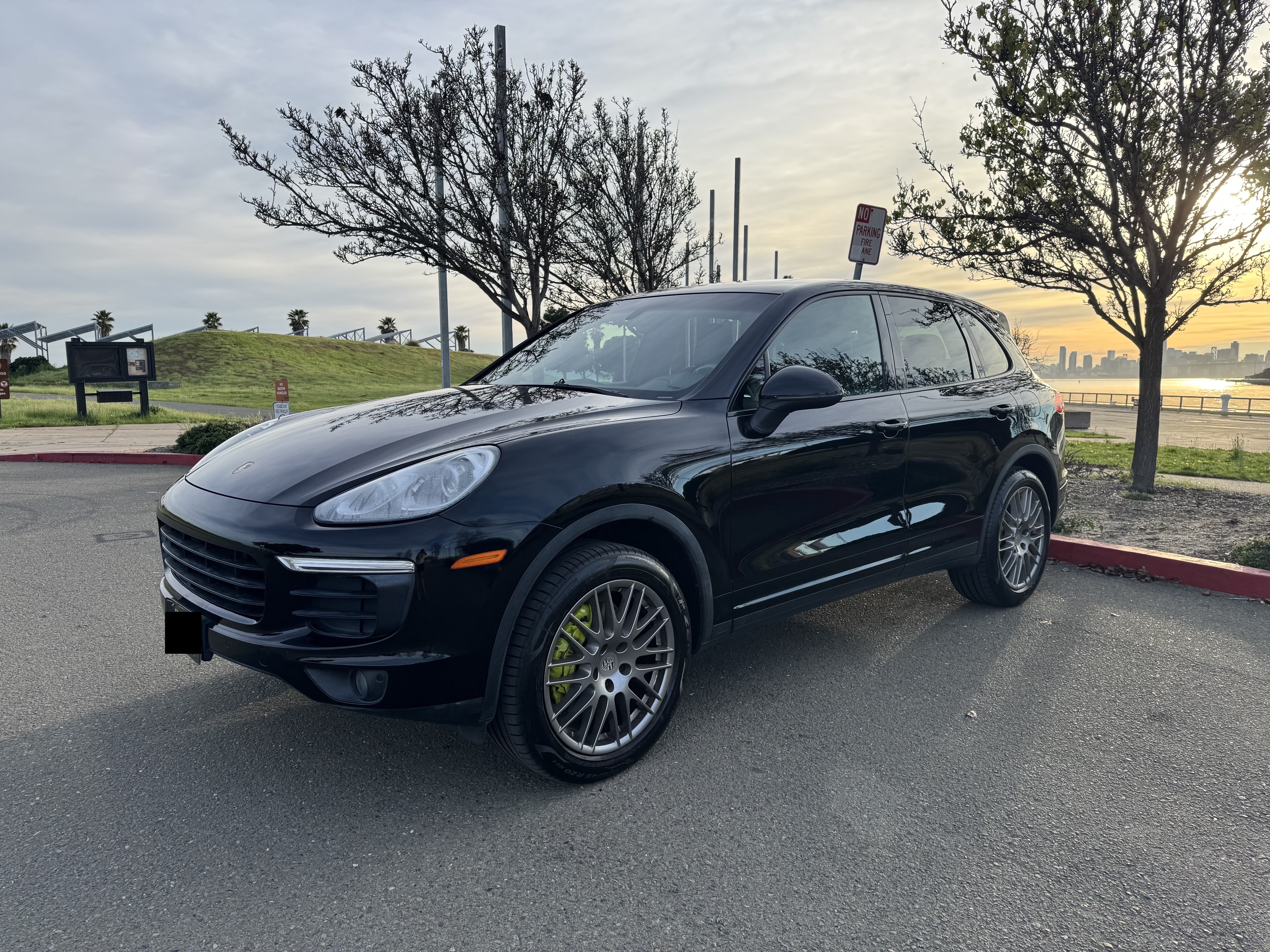 Used 2016 Porsche Cayenne S AWD/4WD image 2