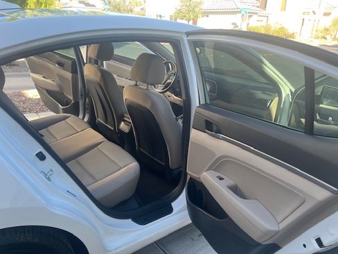 Used 2017 Hyundai Elantra SE image 16