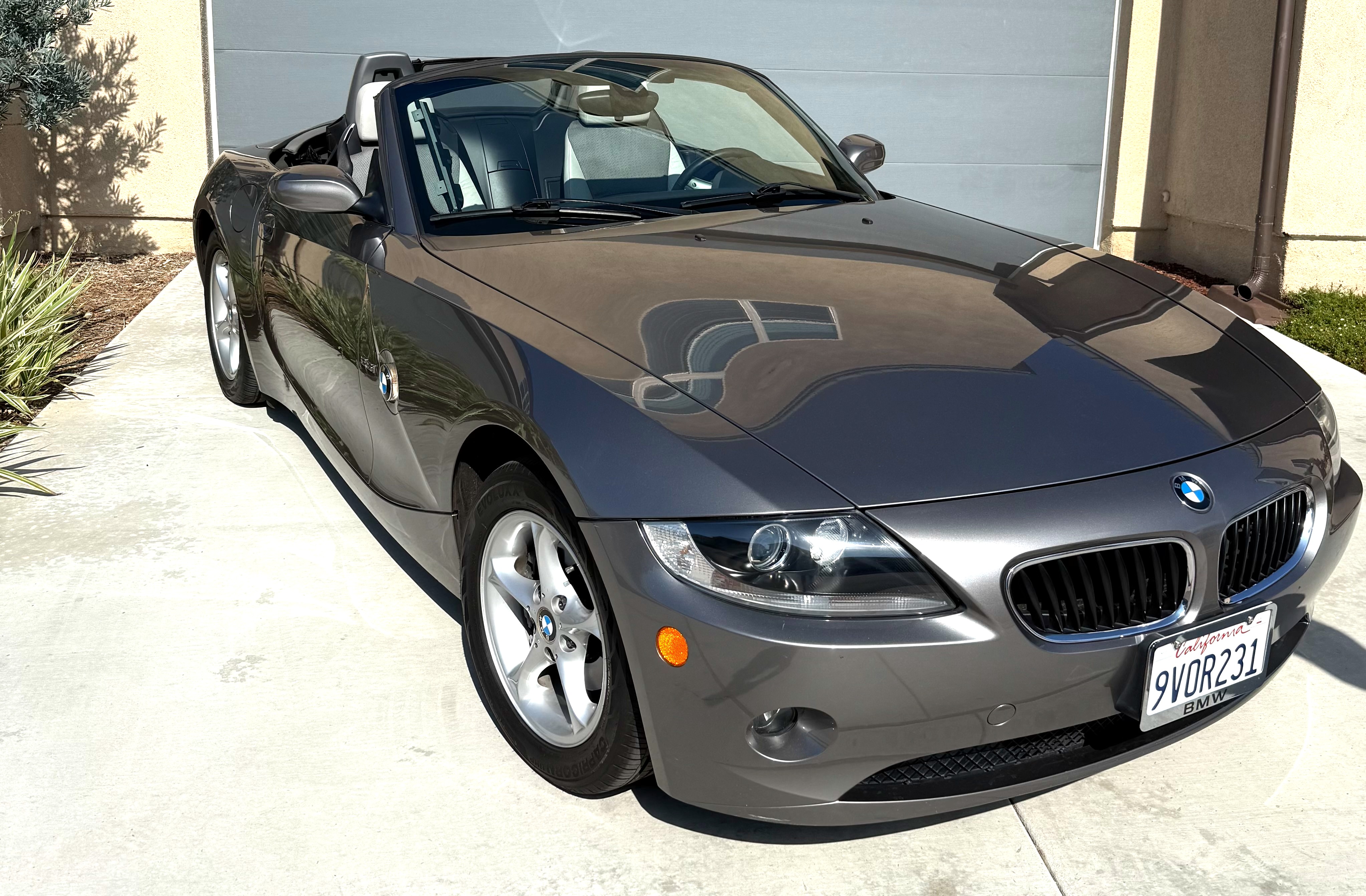 Used 2005 BMW Z4 2.5i RWD image 1