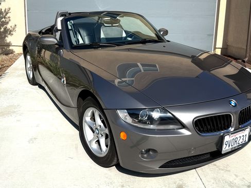 Used 2005 BMW Z4 2.5i RWD image 1