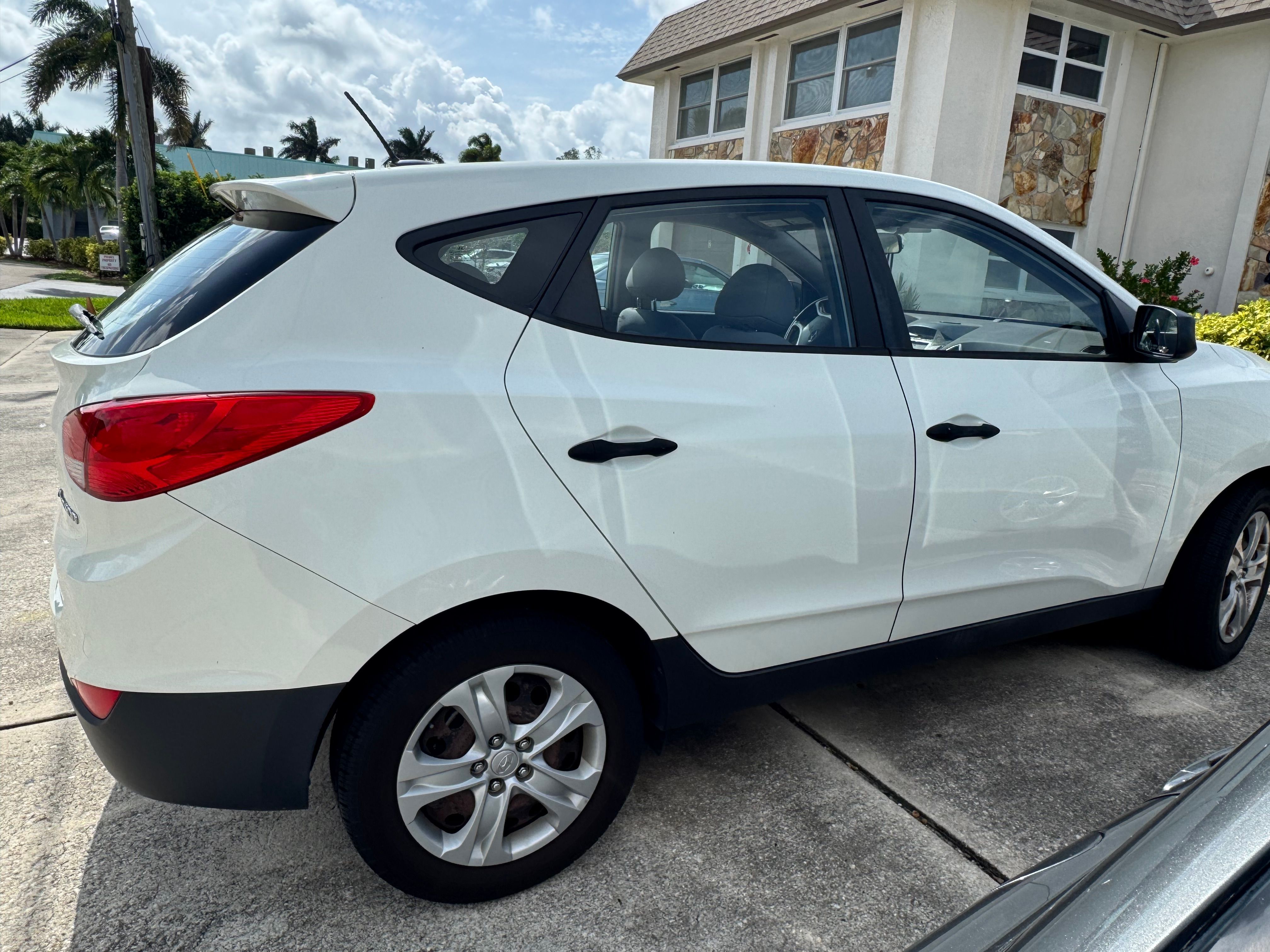 Used 2010 Hyundai Tucson GLS FWD image 5