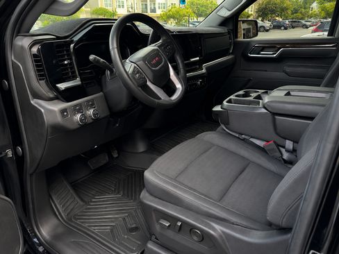 Used 2025 GMC Sierra 1500 Elevation AWD/4WD image 2