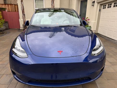 Used 2022 Tesla Model Y Long Range image 6