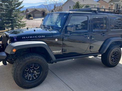 Used 2017 Jeep Wrangler Unlimited Rubicon w/ Connectivity Group image 4