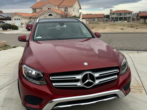 Used 2017 Mercedes-Benz GLC 300 4MATIC image 2