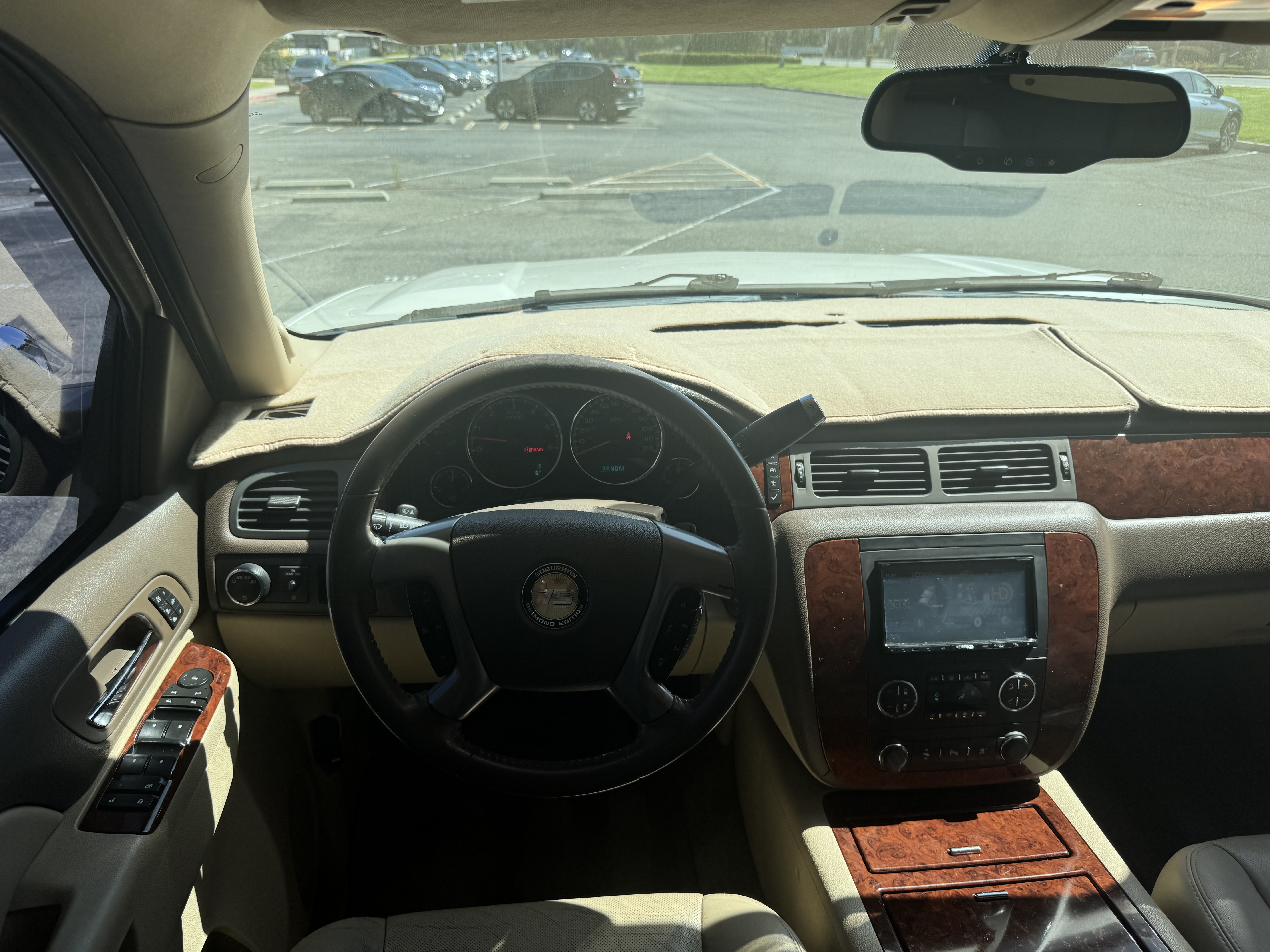 Used 2010 Chevrolet Suburban LTZ RWD image 5