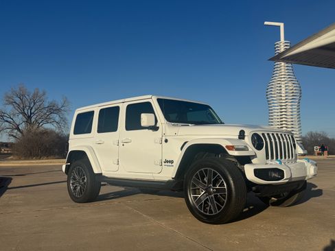 Used 2022 Jeep Wrangler Unlimited Sahara image 1