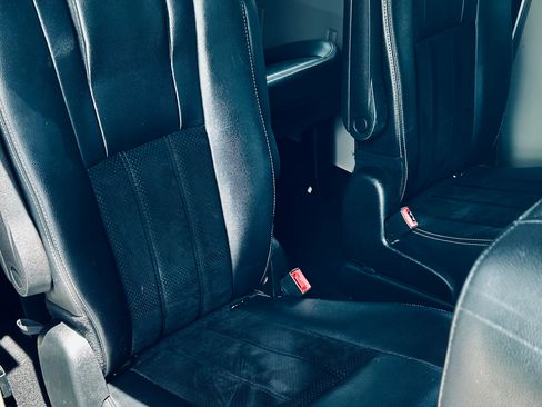 Used 2017 Dodge Grand Caravan SXT FWD image 11