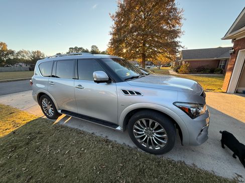 Used 2016 INFINITI QX80 Sport Utility 4D w/ 22" Wheel Package image 2
