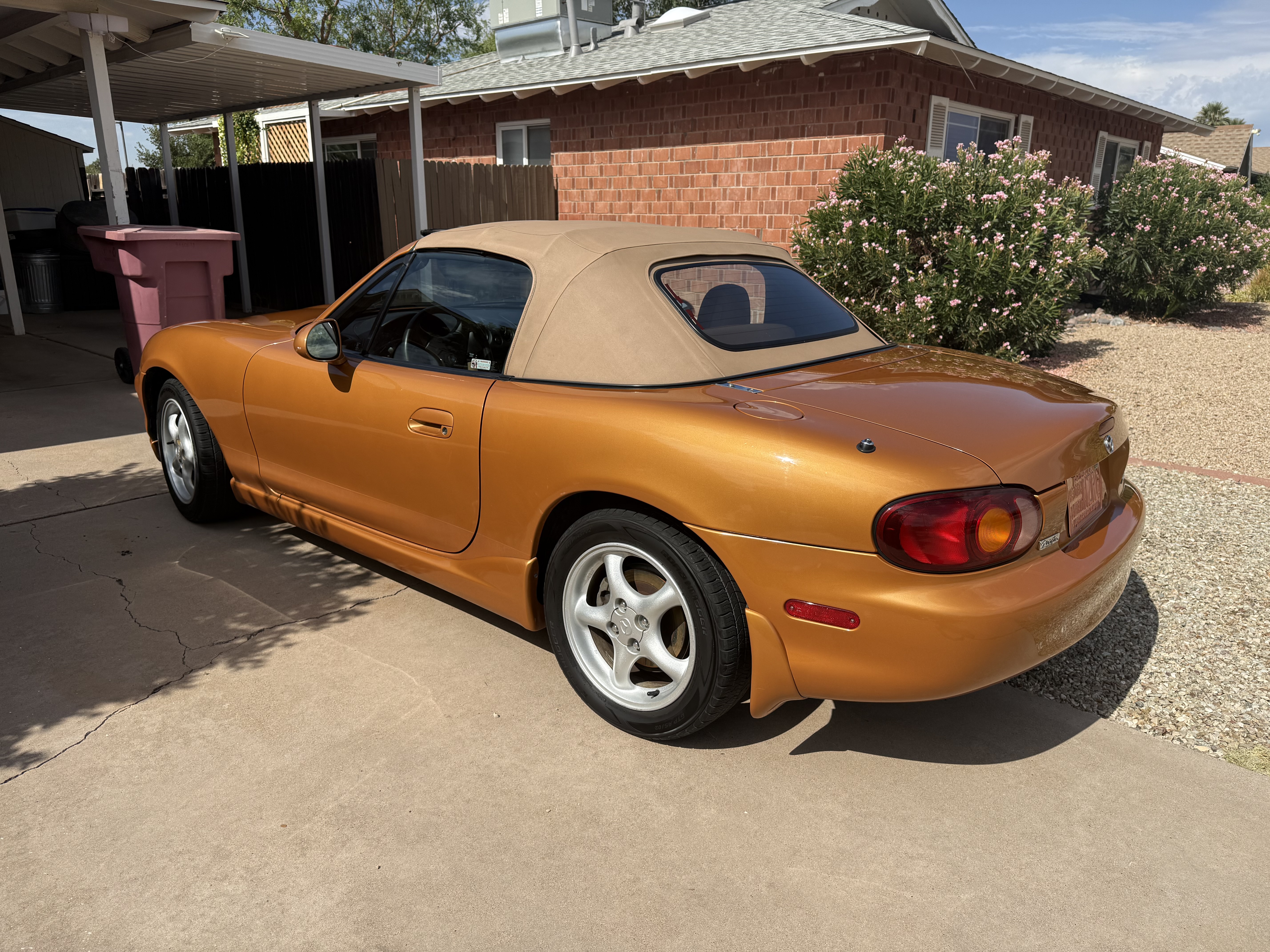 Used 2000 MAZDA MX-5 Miata LS RWD image 11