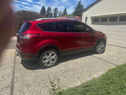 Used 2018 Ford Escape Titanium w/ Ford Safe & Smart Package AWD/4WD image 5