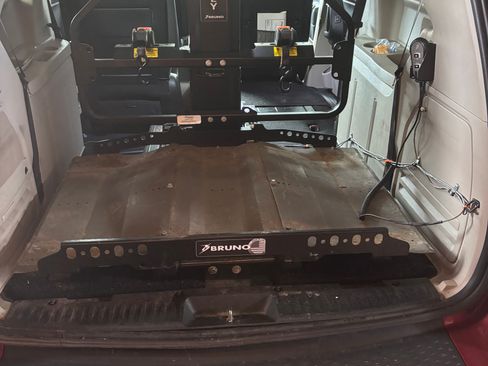 Used 2015 Chrysler Town & Country Limited Platinum w/ Trailer Tow Group FWD image 5