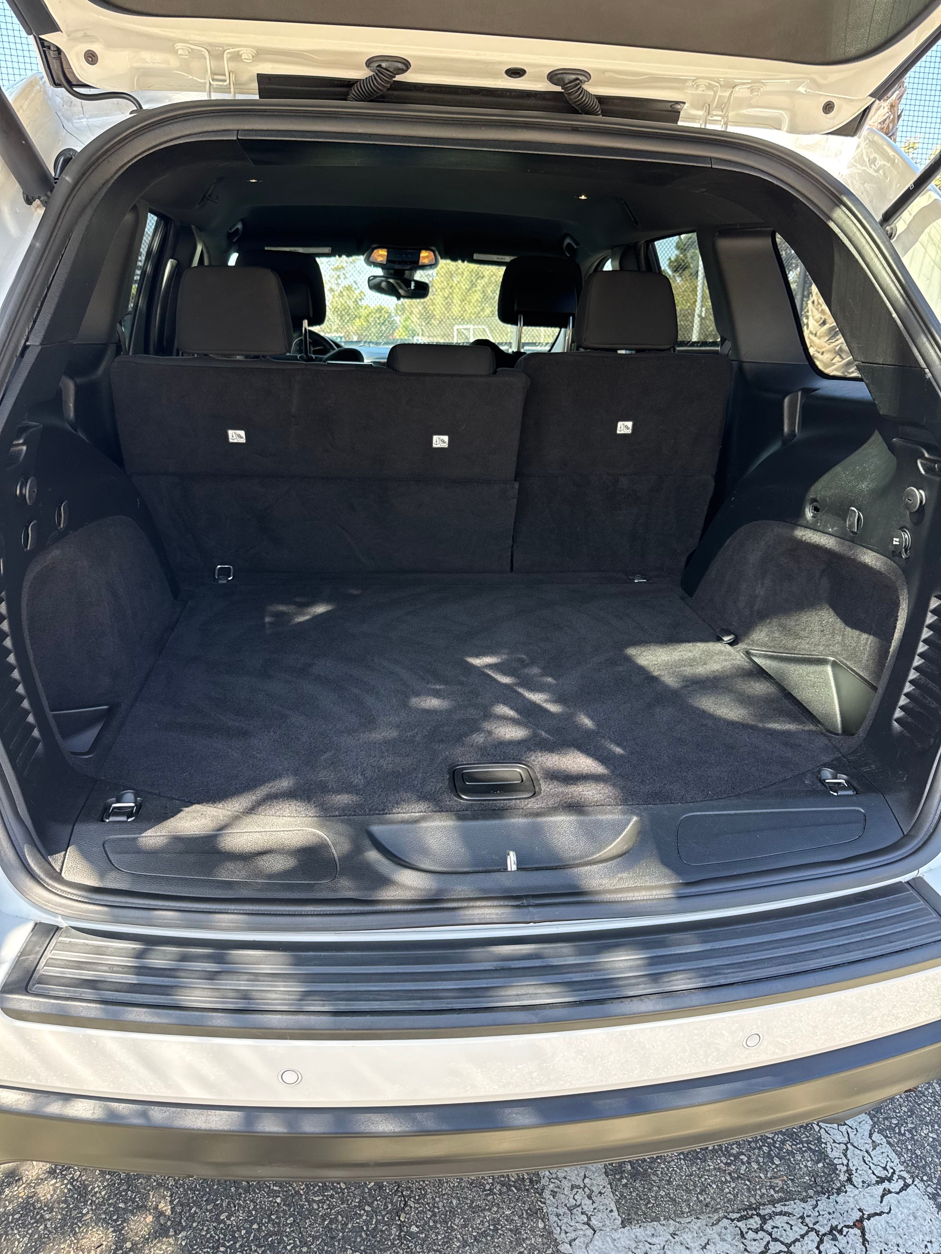 Used 2017 Jeep Grand Cherokee Laredo w/ Quick Order Package 2BE RWD image 1