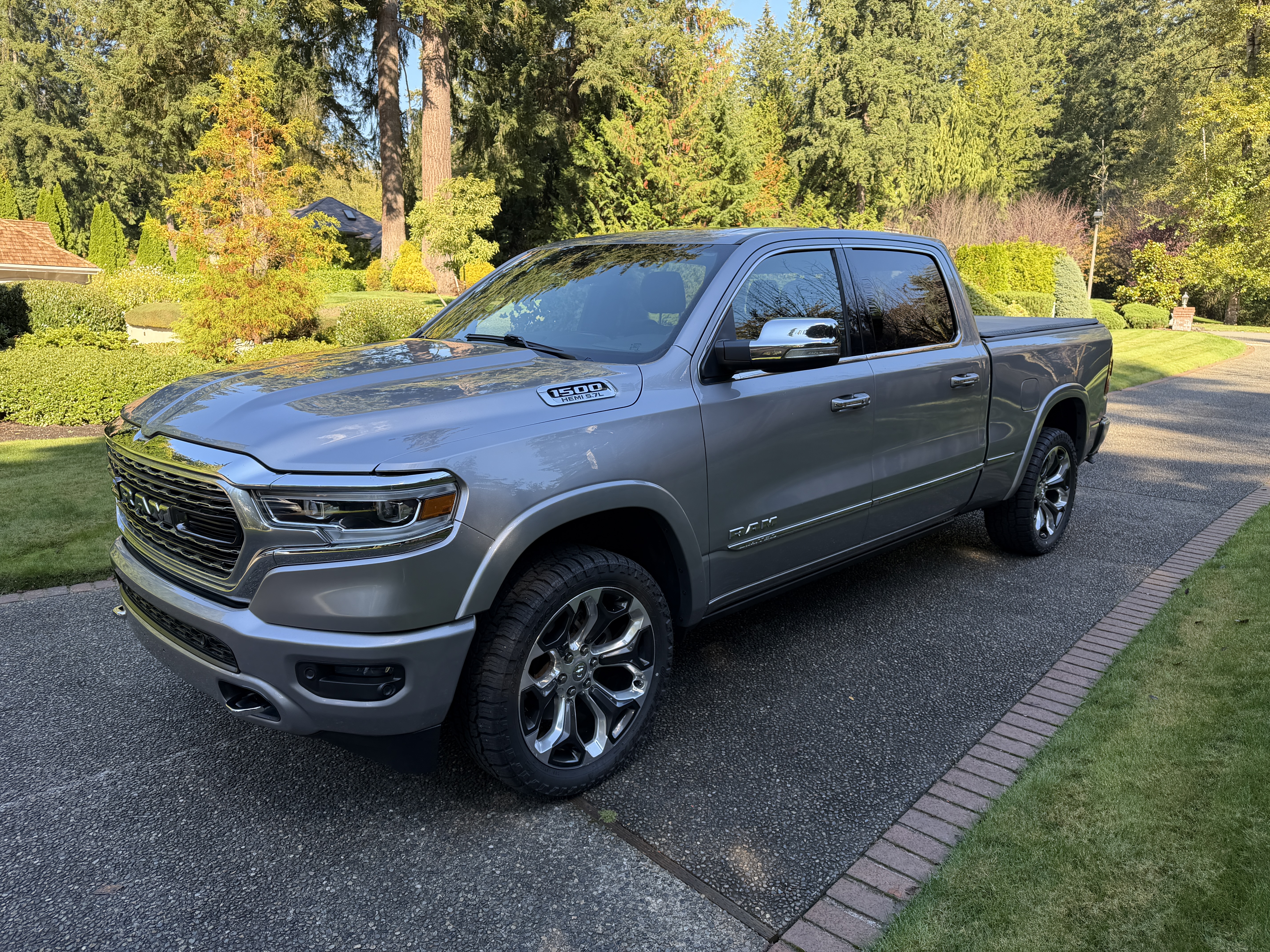 Used 2019 RAM 1500 Limited AWD/4WD image 1