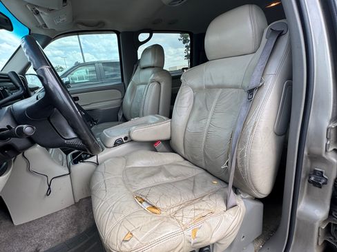 Used 2002 Chevrolet Suburban 2WD image 12