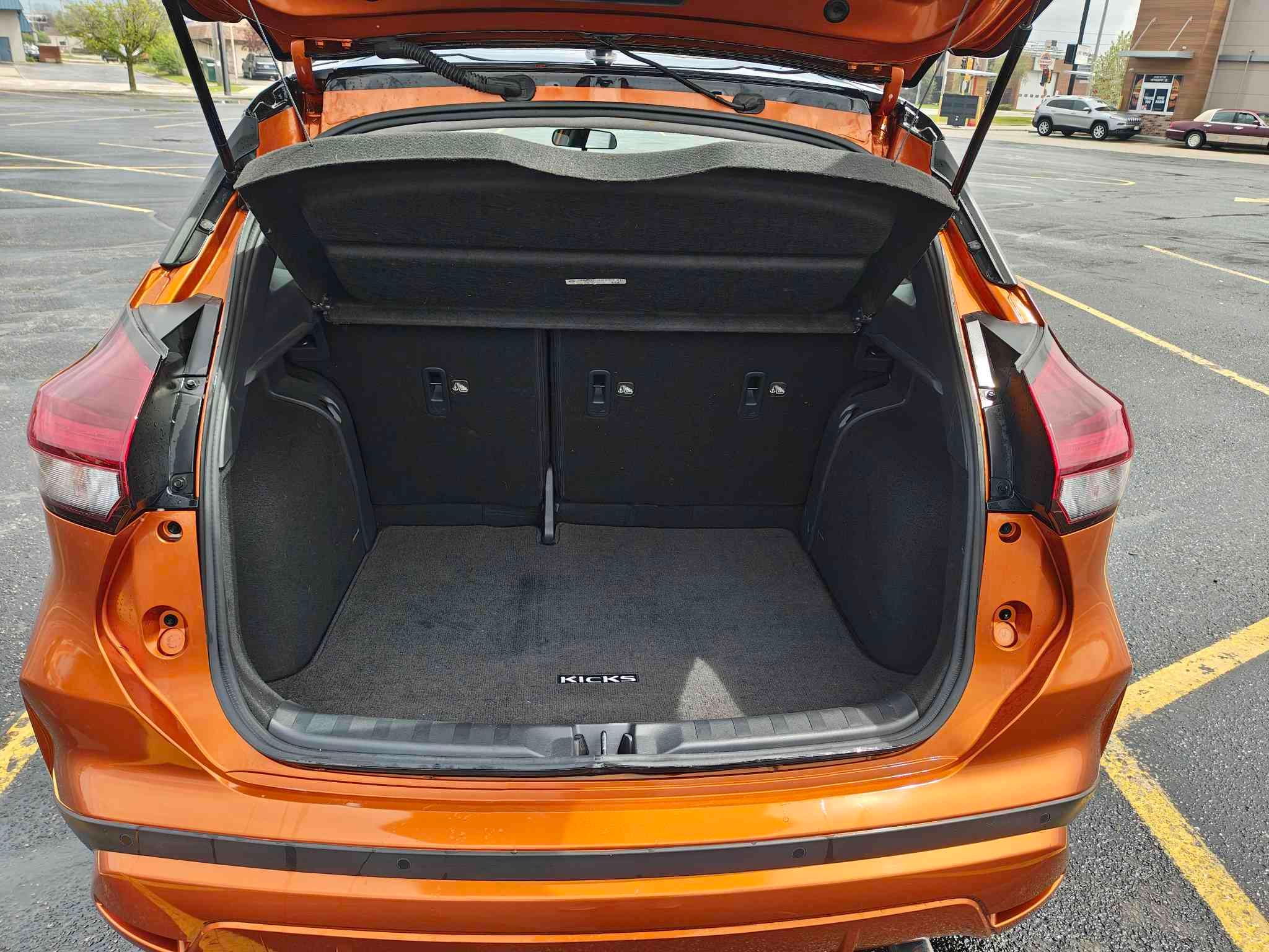 Used 2021 Nissan Kicks SR w/ SR Premium Package FWD image 8