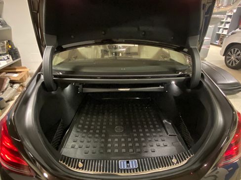 Used 2020 Mercedes-Benz S 560 4MATIC Sedan image 9