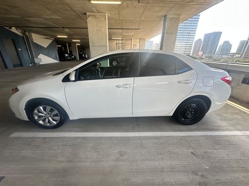 Used 2015 Toyota Corolla LE FWD image 9