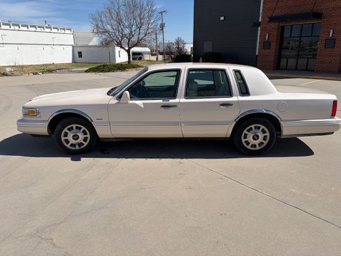 Used 1997 Lincoln Town Car Cartier image 5