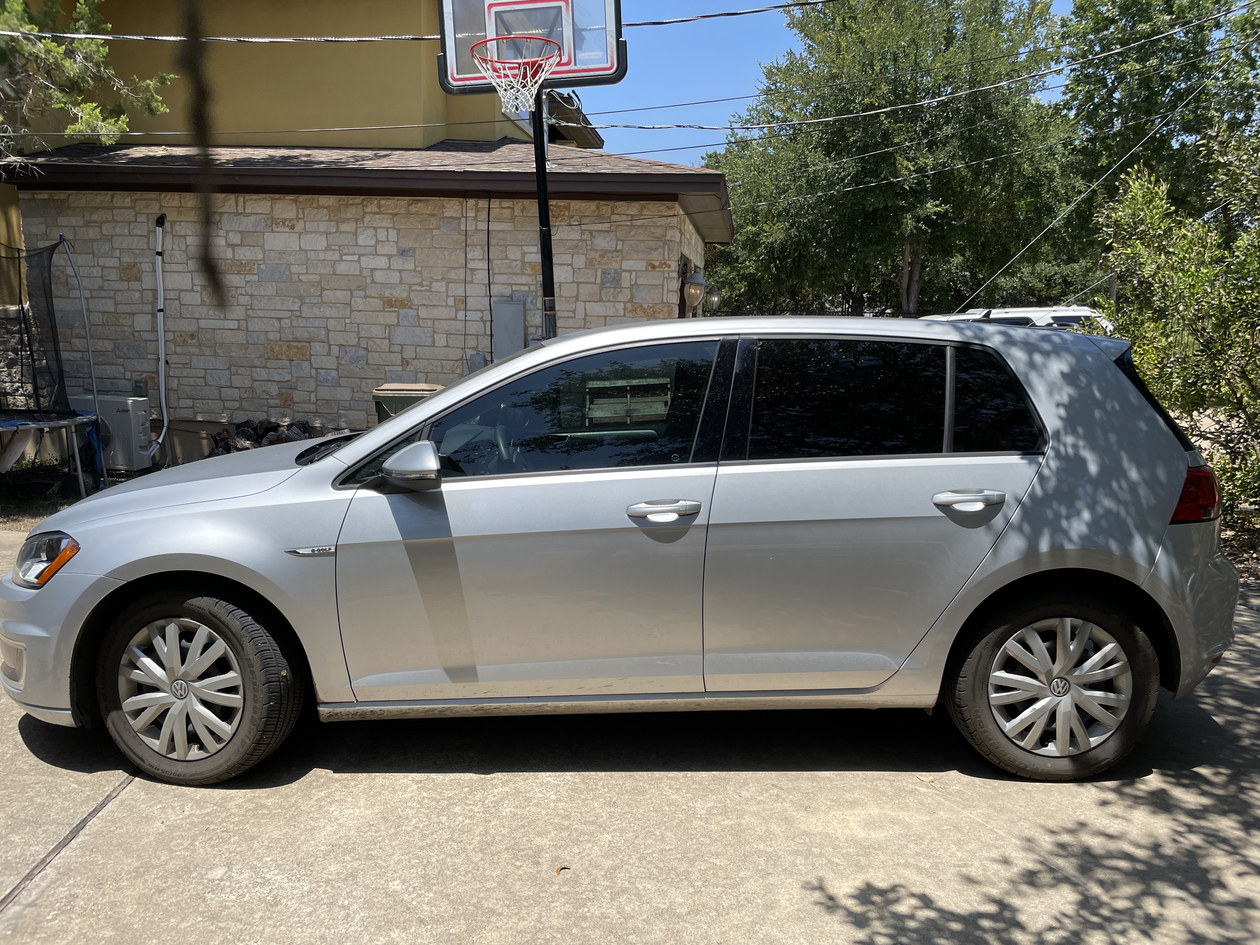 Used 2015 Volkswagen e-Golf Limited Edition FWD image 1