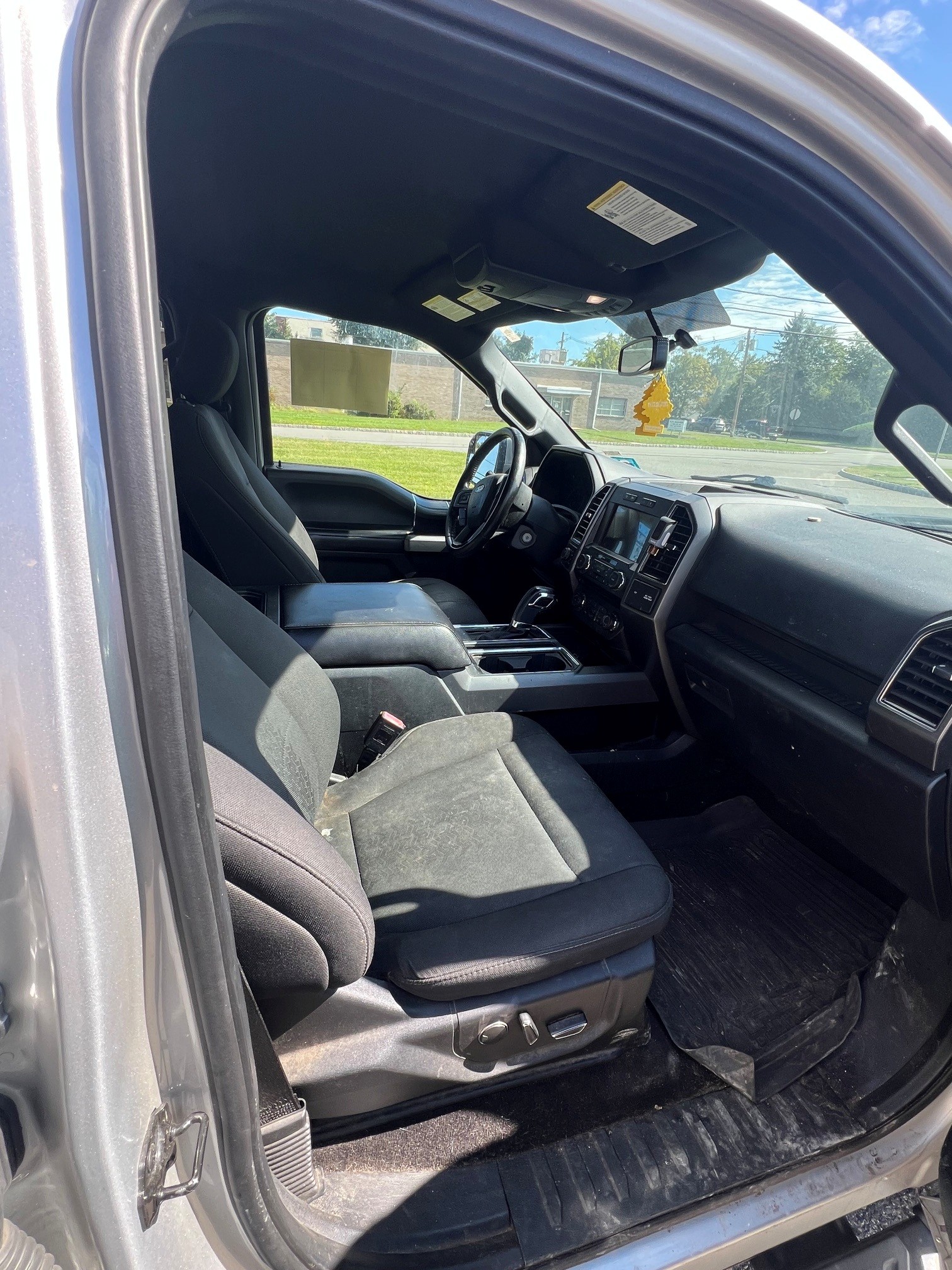 Used 2018 Ford F150 XLT w/ Equipment Group 302A Luxury AWD/4WD image 11