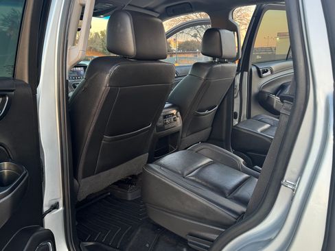 Used 2018 GMC Yukon SLT w/ Premium Edition image 9