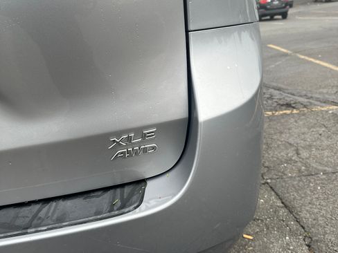 Used 2011 Toyota Sienna XLE image 13