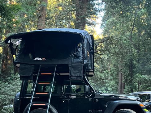 Used 2025 Jeep Wrangler Sport image 16